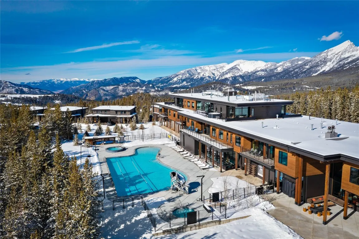 LakeLodge