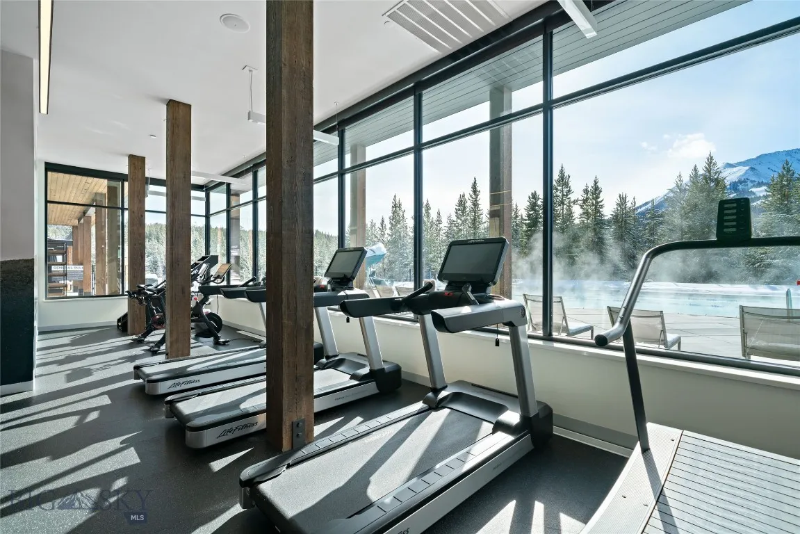 Weight Room (LakeLodge Amenity)
