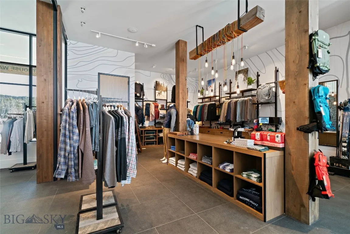 Retail (LakeLodge Amenity)