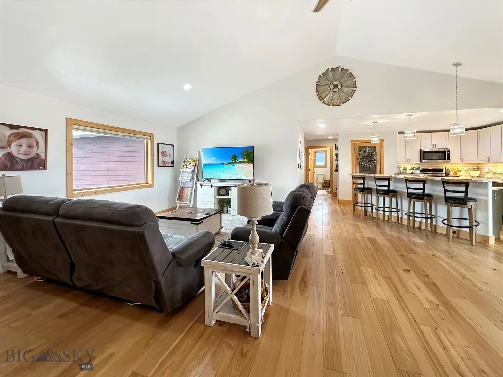 13 Diamondback Rd, Ennis, Montana 59729, Ennis, Montana 59729, 3 Bedrooms Bedrooms, ,2 BathroomsBathrooms,Residential,For Sale,13 Diamondback Rd, Ennis, Montana 59729,0,409115