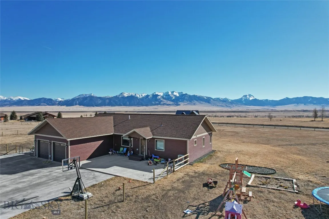 13 Diamondback Rd, Ennis, Montana 59729, Ennis, Montana 59729, 3 Bedrooms Bedrooms, ,2 BathroomsBathrooms,Residential,For Sale,13 Diamondback Rd, Ennis, Montana 59729,0,409115