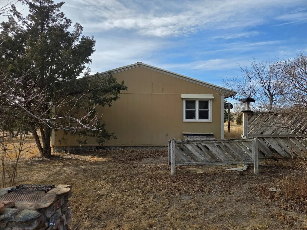 117 Yellowstone, Whitehall, Montana 59759, Whitehall, Montana 59759, 2 Bedrooms Bedrooms, ,1 BathroomBathrooms,Residential,For Sale,117 Yellowstone, Whitehall, Montana 59759,0,408907