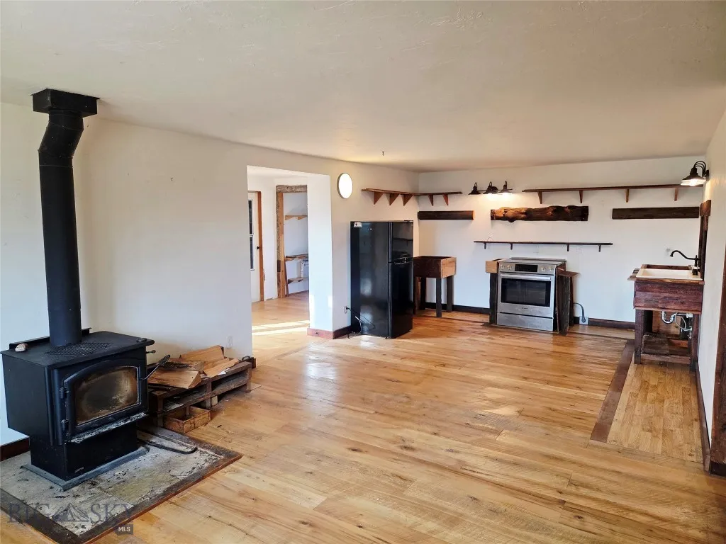 117 Yellowstone, Whitehall, Montana 59759, Whitehall, Montana 59759, 2 Bedrooms Bedrooms, ,1 BathroomBathrooms,Residential,For Sale,117 Yellowstone, Whitehall, Montana 59759,0,408907