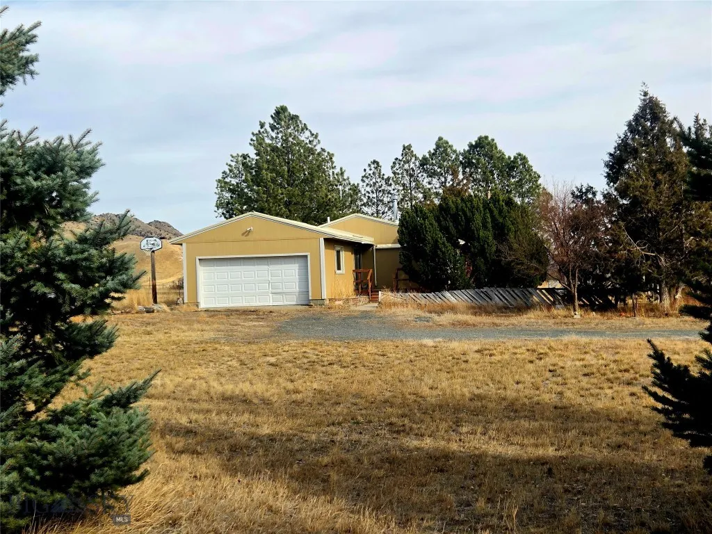 117 Yellowstone, Whitehall, Montana 59759, Whitehall, Montana 59759, 2 Bedrooms Bedrooms, ,1 BathroomBathrooms,Residential,For Sale,117 Yellowstone, Whitehall, Montana 59759,0,408907