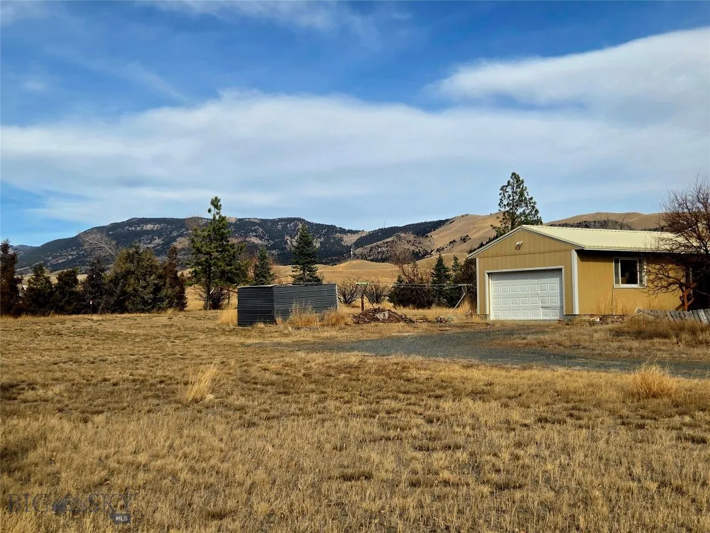 117 Yellowstone, Whitehall, Montana 59759, Whitehall, Montana 59759, 2 Bedrooms Bedrooms, ,1 BathroomBathrooms,Residential,For Sale,117 Yellowstone, Whitehall, Montana 59759,0,408907
