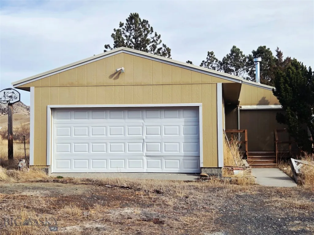 117 Yellowstone, Whitehall, Montana 59759, Whitehall, Montana 59759, 2 Bedrooms Bedrooms, ,1 BathroomBathrooms,Residential,For Sale,117 Yellowstone, Whitehall, Montana 59759,0,408907