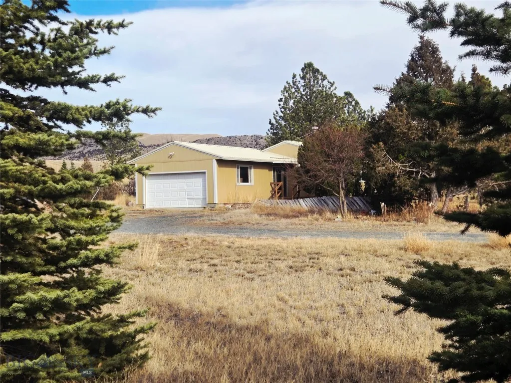 117 Yellowstone, Whitehall, Montana 59759, Whitehall, Montana 59759, 2 Bedrooms Bedrooms, ,1 BathroomBathrooms,Residential,For Sale,117 Yellowstone, Whitehall, Montana 59759,0,408907