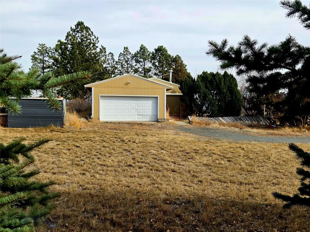 117 Yellowstone, Whitehall, Montana 59759, Whitehall, Montana 59759, 2 Bedrooms Bedrooms, ,1 BathroomBathrooms,Residential,For Sale,117 Yellowstone, Whitehall, Montana 59759,0,408907