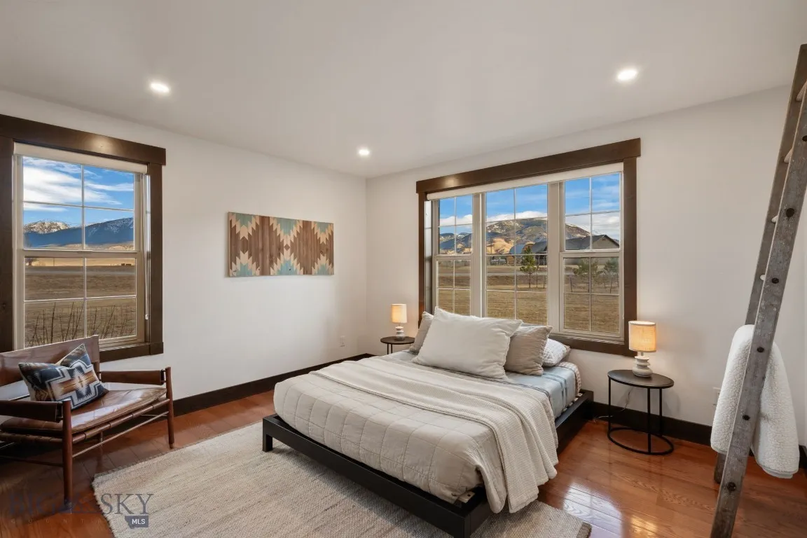 Guest bedroom