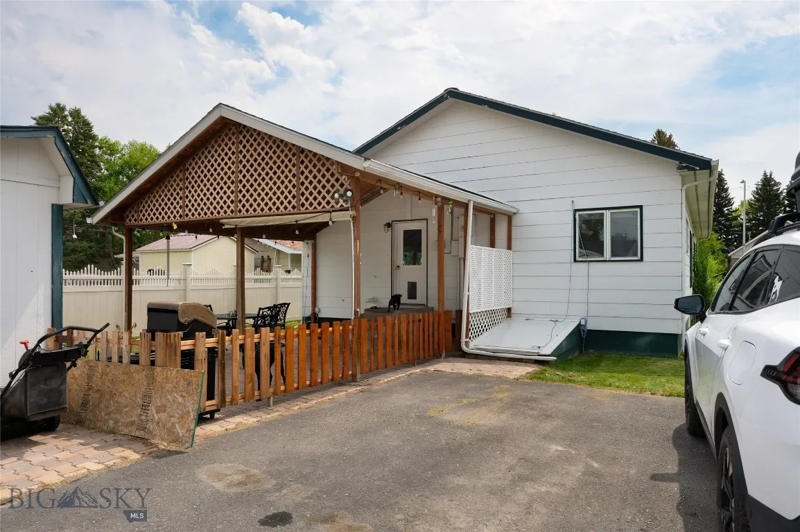 609 Broadway, Townsend, Montana 59644, Townsend, Montana 59644, 3 Bedrooms Bedrooms, ,2 BathroomsBathrooms,Residential,For Sale,609 Broadway, Townsend, Montana 59644,0,409172
