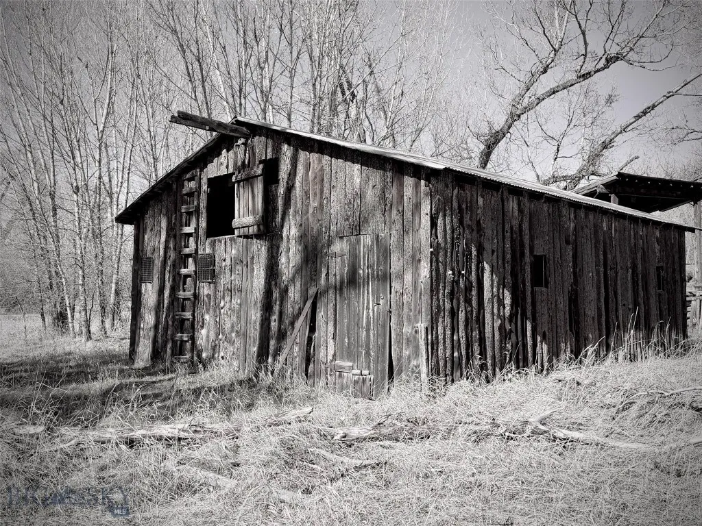 1919 Cabin Barn