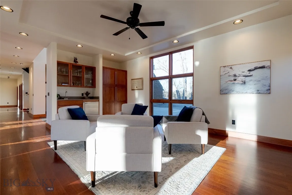 Wet bar and seating area