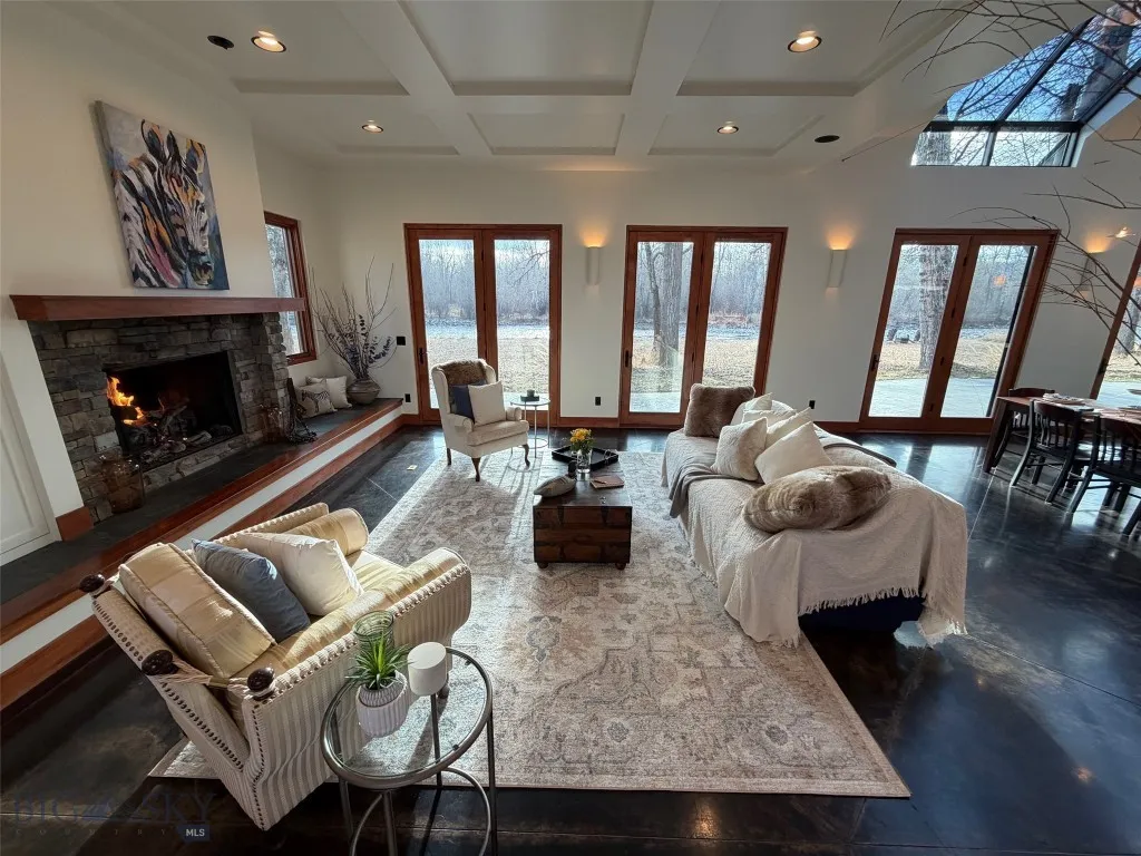 Living room with Fireplace