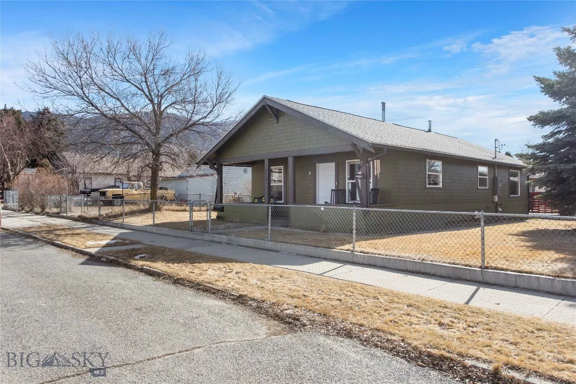 3206 Floral, Butte, Montana 59701, Butte, Montana 59701, 2 Bedrooms Bedrooms, ,1 BathroomBathrooms,Residential,For Sale,3206 Floral, Butte, Montana 59701,0,409171
