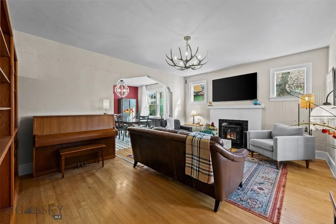 Spacious Living Room