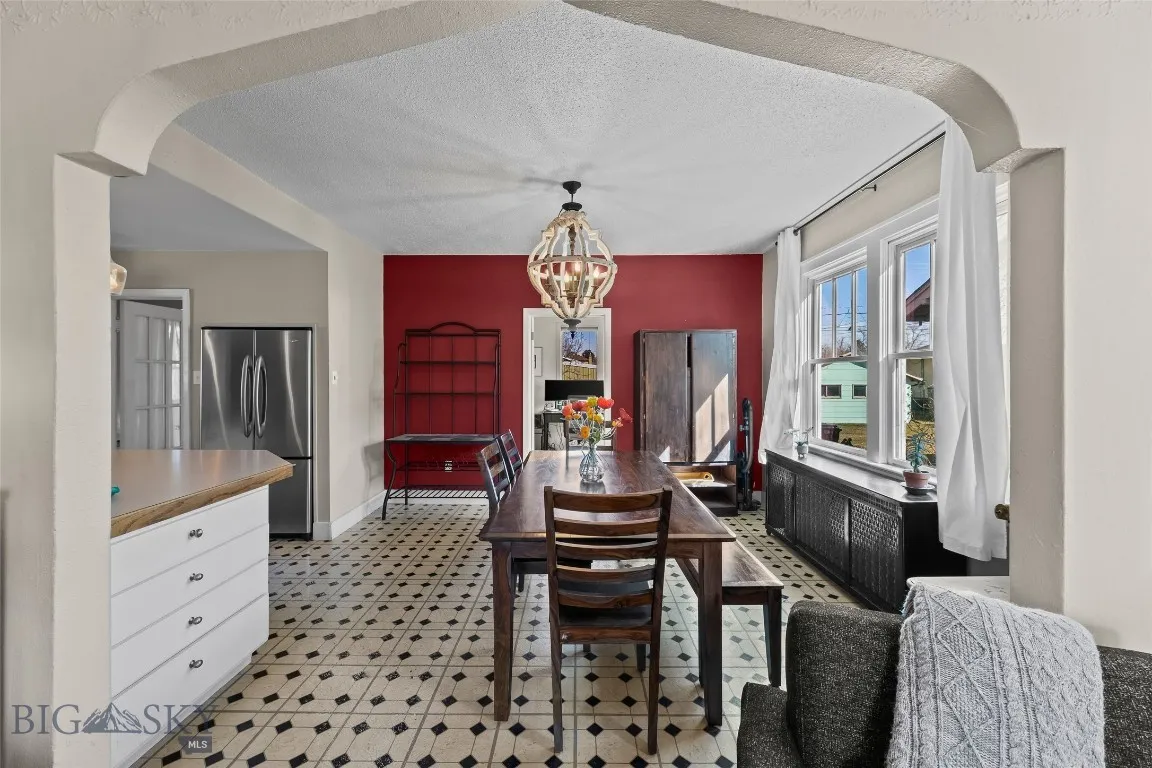 Opens up to dining & Kitchen