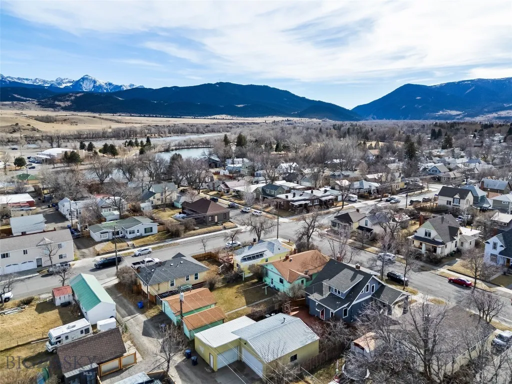 321 S 3rd Street, Livingston, Montana 59047, Livingston, Montana 59047, 5 Bedrooms Bedrooms, ,3 BathroomsBathrooms,Residential,For Sale,321 S 3rd Street, Livingston, Montana 59047,0,408941