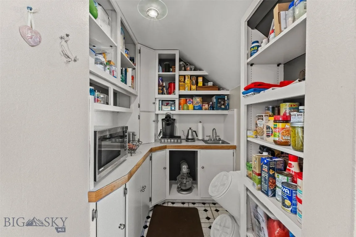 Walk in Pantry