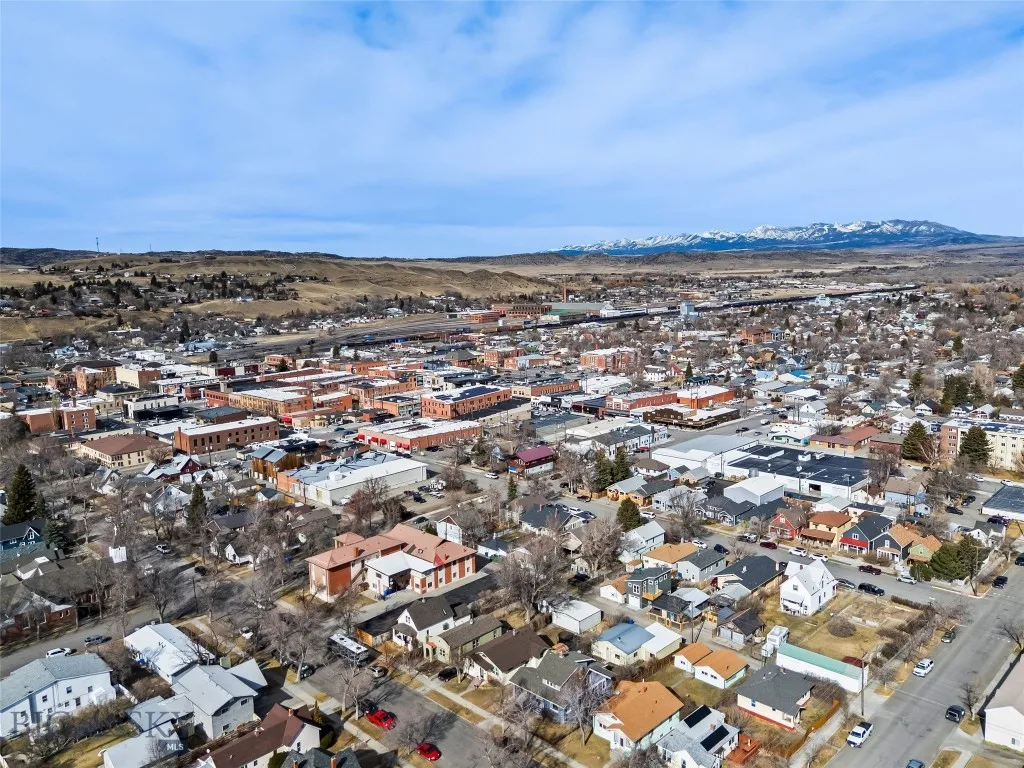 2 Blocks From Downtown