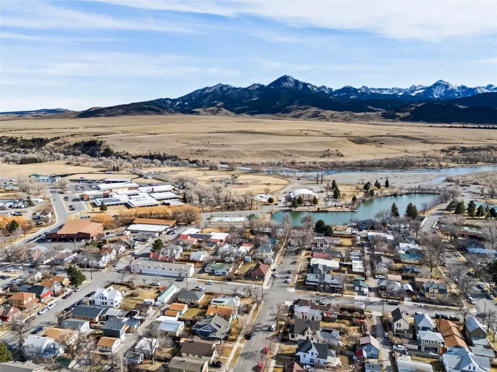 321 S 3rd Street, Livingston, Montana 59047, Livingston, Montana 59047, 5 Bedrooms Bedrooms, ,3 BathroomsBathrooms,Residential,For Sale,321 S 3rd Street, Livingston, Montana 59047,0,408941