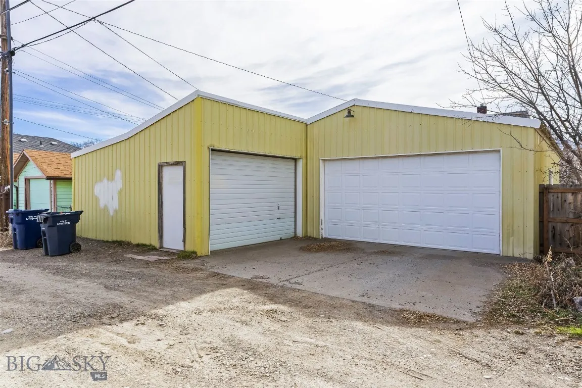 Huge Garage/Commercial