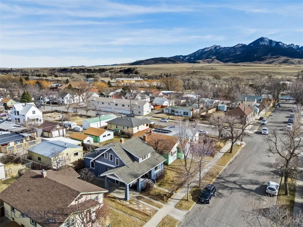 Views of the Absaroka Mountains
