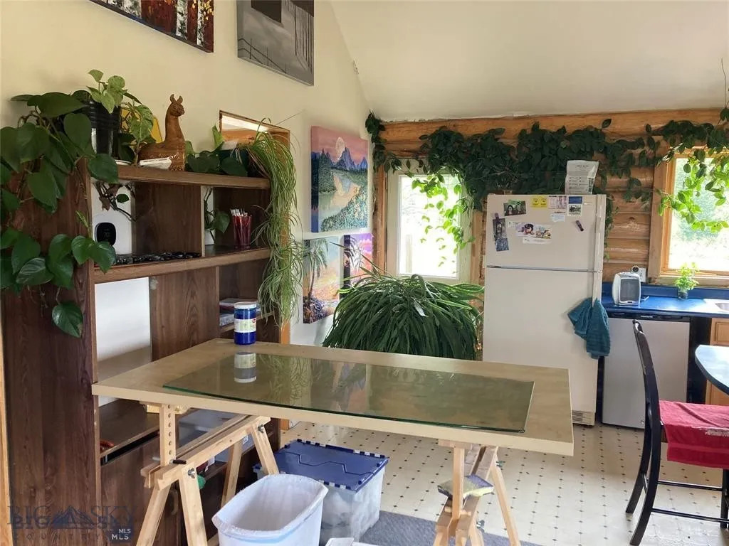 86 Pony Lane, Livingston, Montana 59047, Livingston, Montana 59047, 3 Bedrooms Bedrooms, ,2 BathroomsBathrooms,Residential,For Sale,86 Pony Lane, Livingston, Montana 59047,0,409165