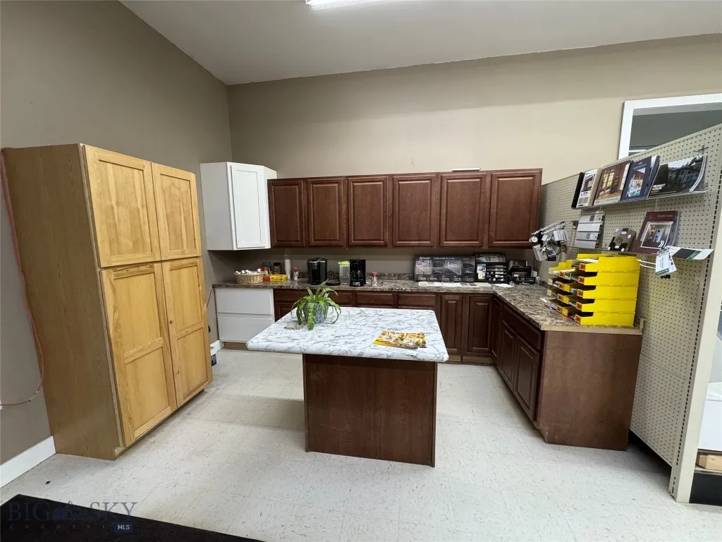 100 Milwaukee Avenue, Deer Lodge, Montana 59722, Deer Lodge, Montana 59722, ,Commercial Sale,For Sale,100 Milwaukee Avenue, Deer Lodge, Montana 59722,0,409189