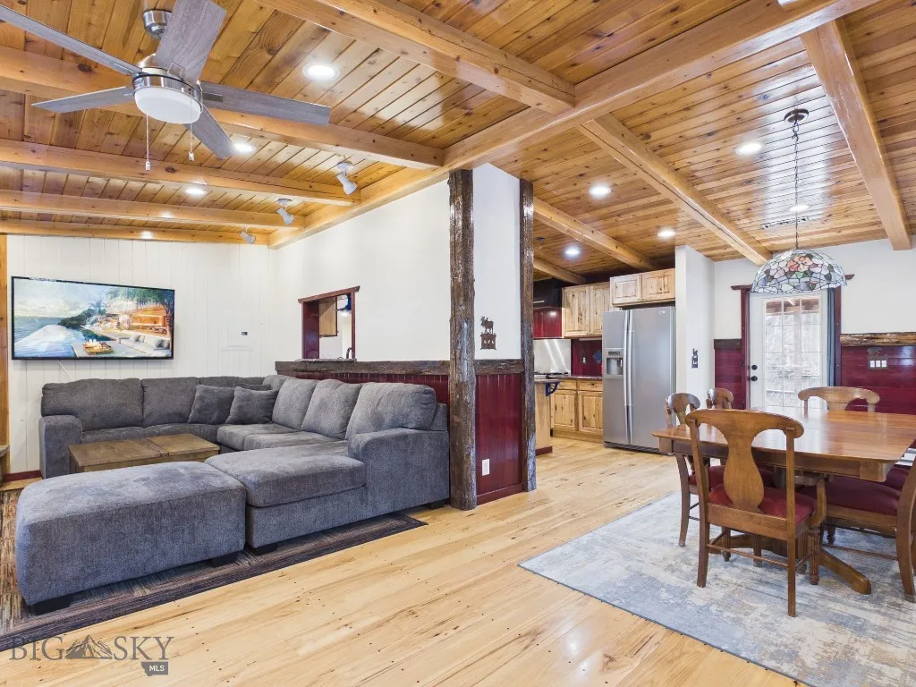 Livingroom/Dining/Kitchen