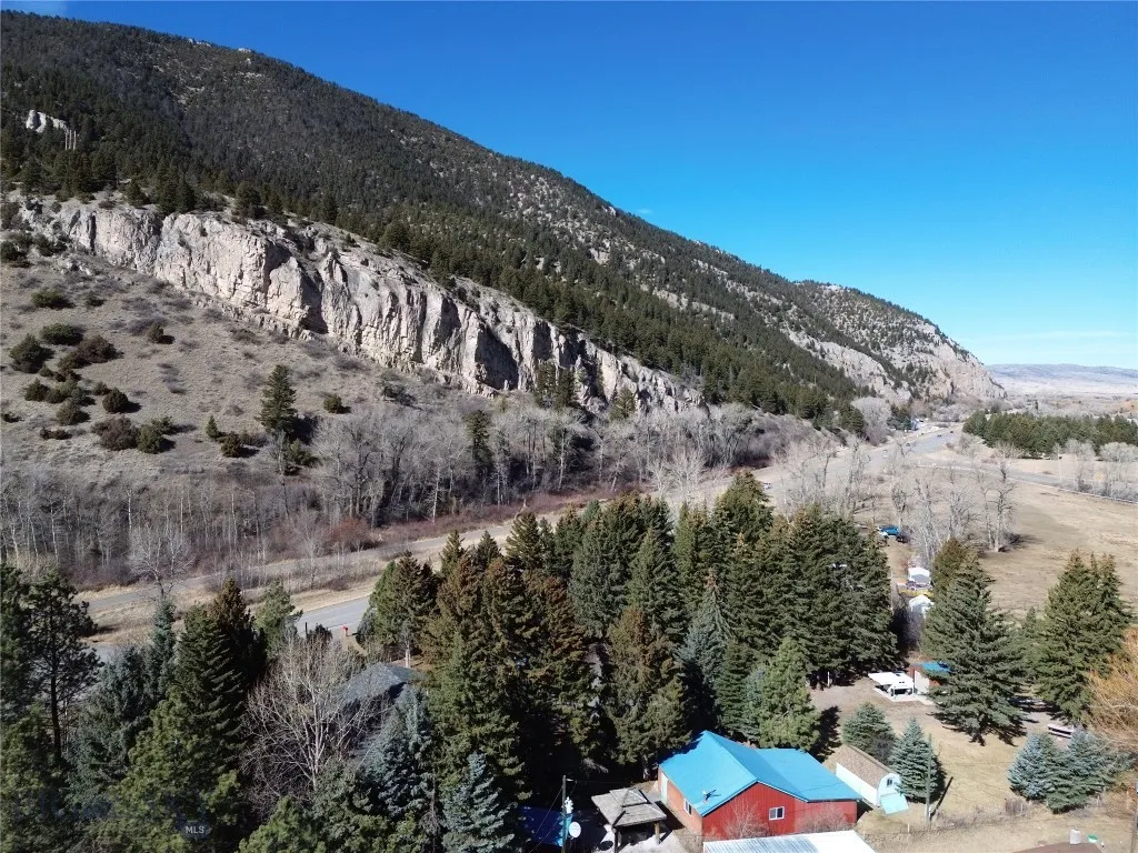 4964 Us Highway 89 S, Livingston, Montana 59047, Livingston, Montana 59047, 3 Bedrooms Bedrooms, ,1 BathroomBathrooms,Residential,For Sale,4964 Us Highway 89 S, Livingston, Montana 59047,0,409190