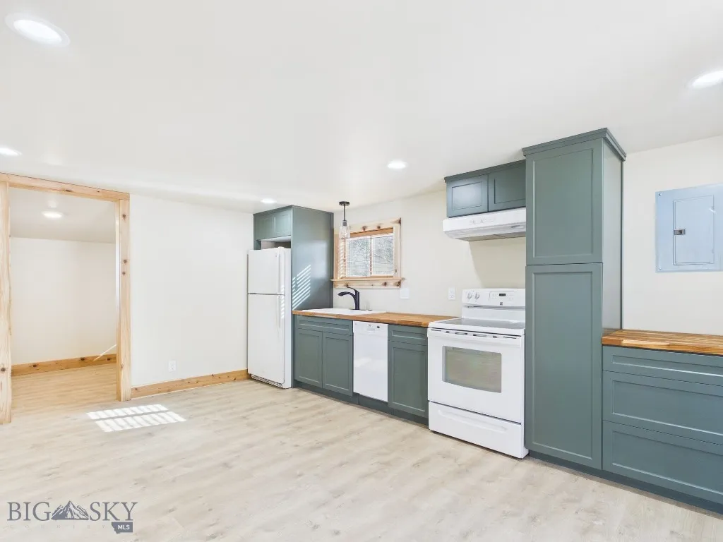 Open Kitchen/Living/Dining
