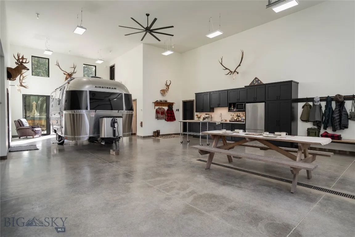 An expansive shop space provides flexibility for a variety of uses.