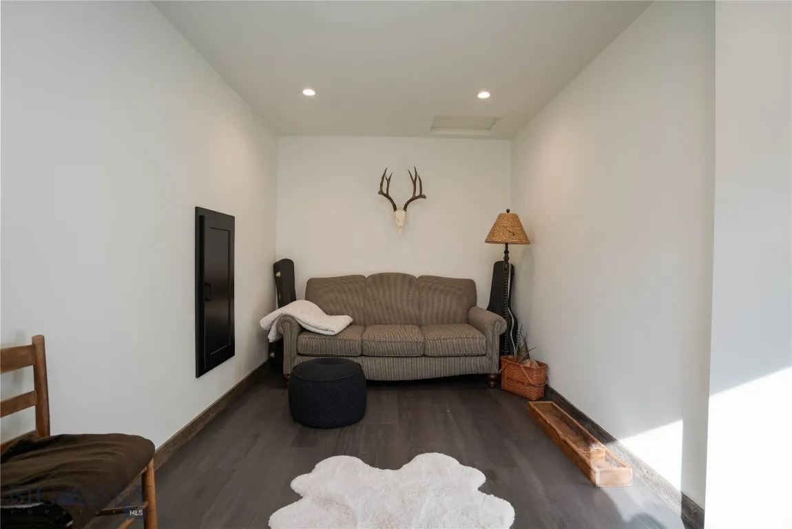 Upper-level flex room.