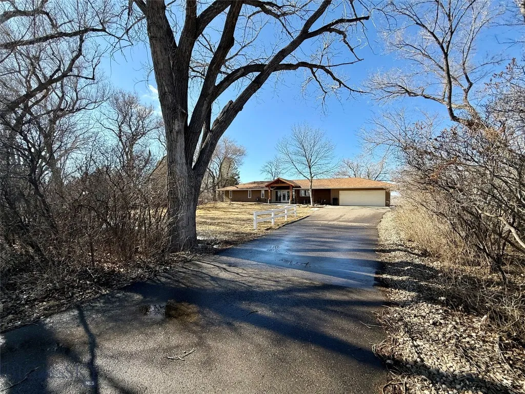 2 Fairgrounds Road, Glendive, Montana 59330, Glendive, Montana 59330, 3 Bedrooms Bedrooms, ,2 BathroomsBathrooms,Residential,For Sale,2 Fairgrounds Road, Glendive, Montana 59330,0,409049