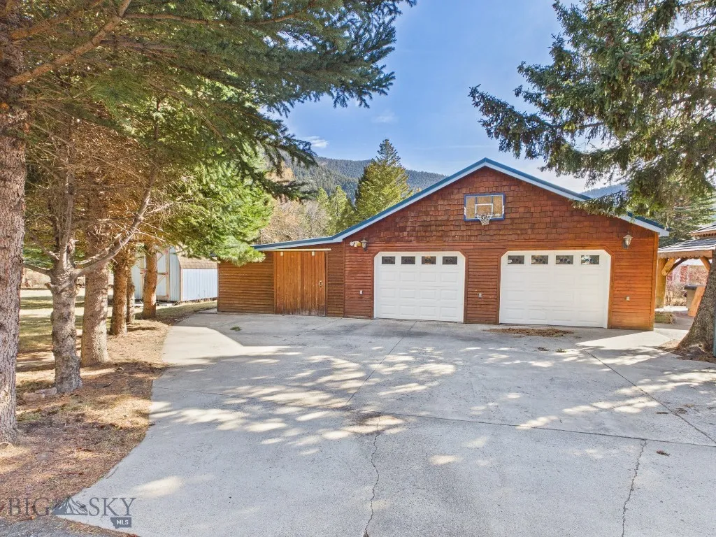 4964 Us Highway 89 S, Livingston, Montana 59047, Livingston, Montana 59047, ,Residential Income,For Sale,4964 Us Highway 89 S, Livingston, Montana 59047,0,409201
