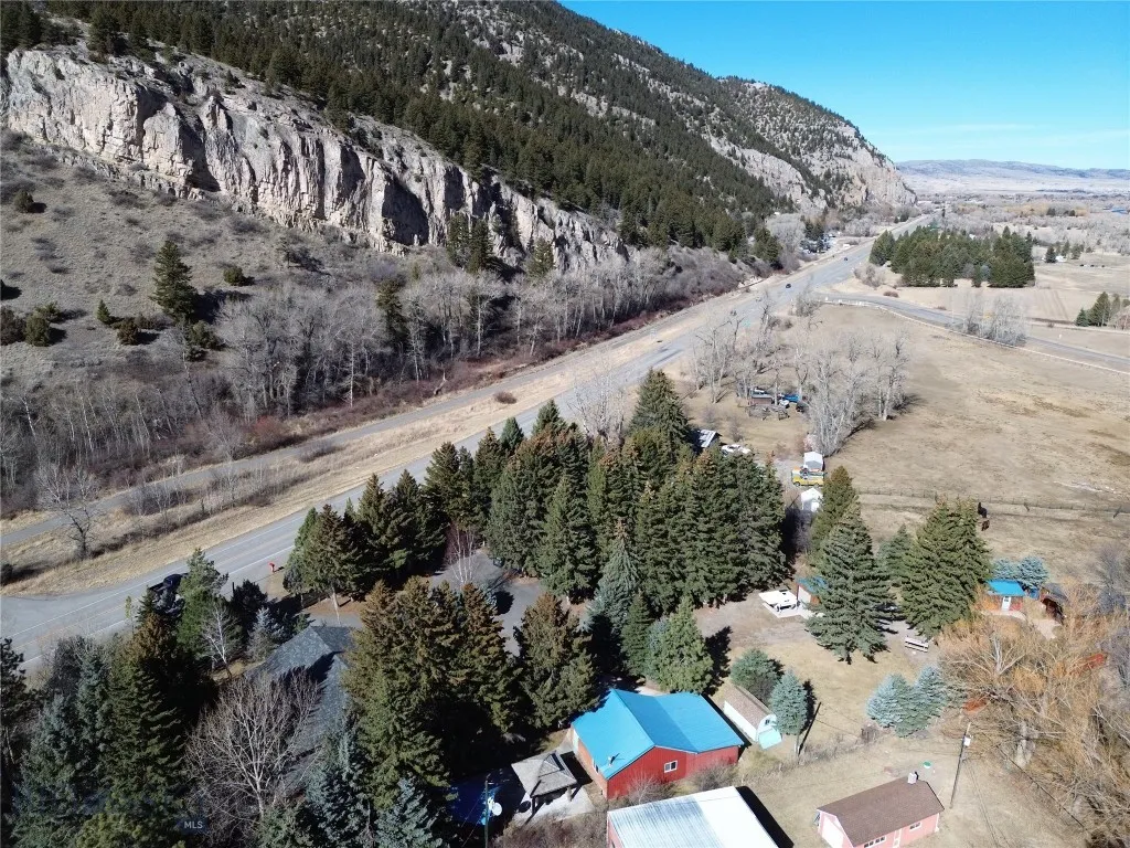 4964 Us Highway 89 S, Livingston, Montana 59047, Livingston, Montana 59047, ,Residential Income,For Sale,4964 Us Highway 89 S, Livingston, Montana 59047,0,409201