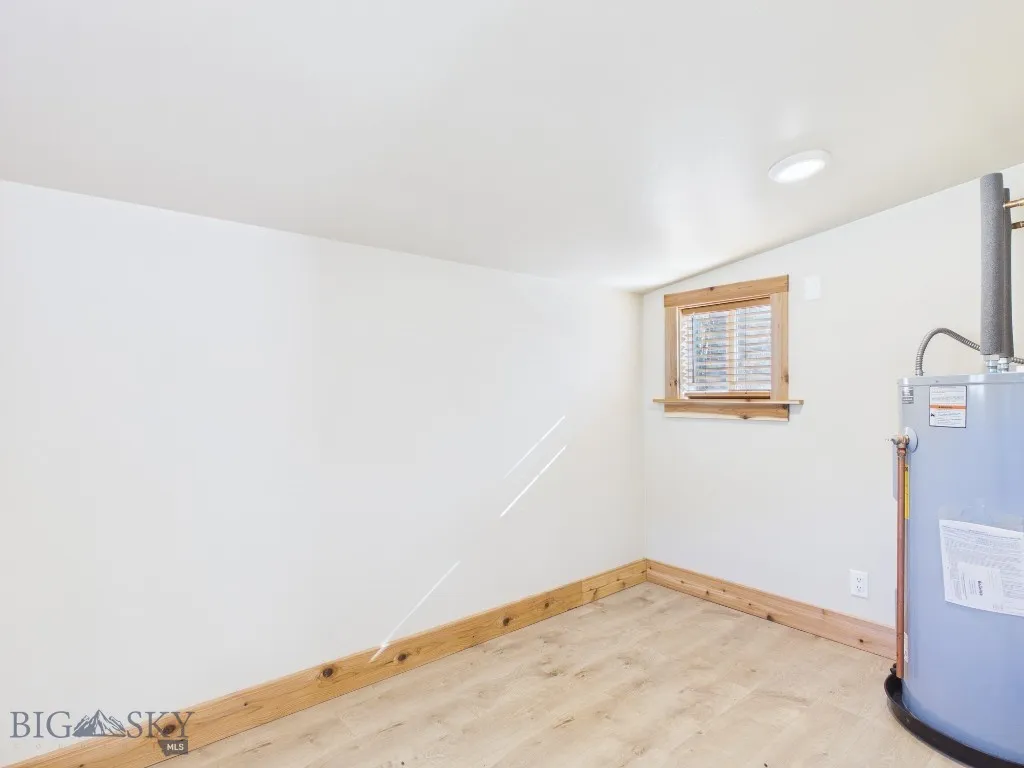 Closet/Laundry