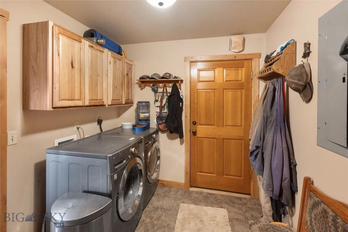 laundry / mudroom, door going to garage.