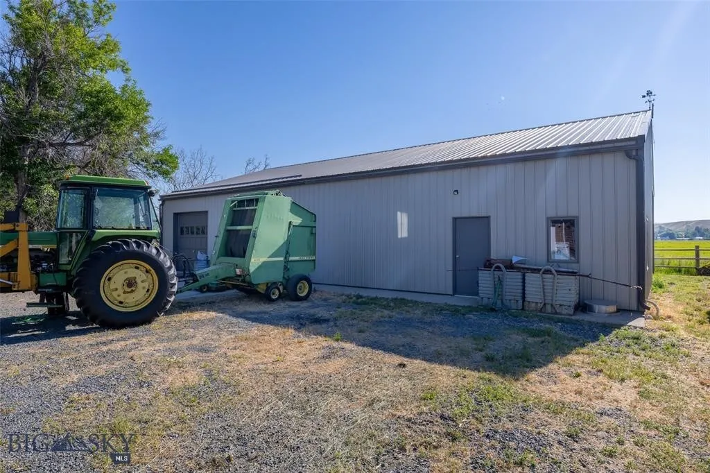 Insulated and wired with 220 44'X 60' Shop