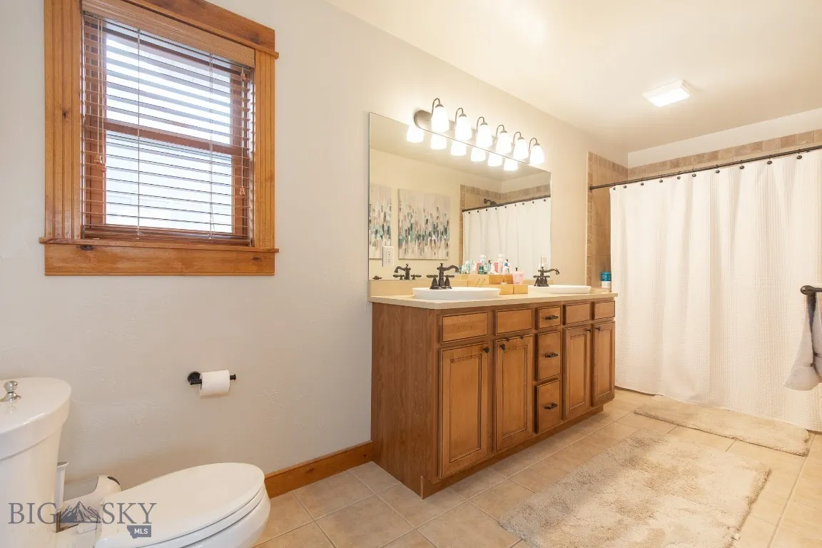 Upstairs Primary Bathroom