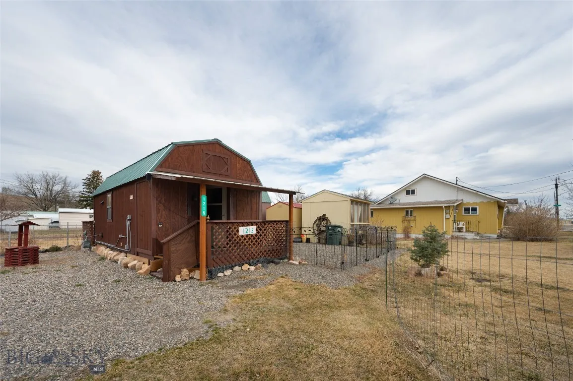 1215 E Gallatin Street, Livingston, Montana 59047, Livingston, Montana 59047, 3 Bedrooms Bedrooms, ,1 BathroomBathrooms,Residential,For Sale,1215 E Gallatin Street, Livingston, Montana 59047,0,408324