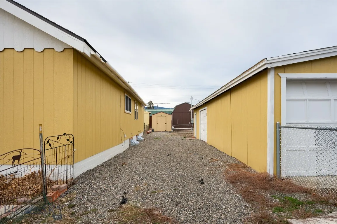 1215 E Gallatin Street, Livingston, Montana 59047, Livingston, Montana 59047, 3 Bedrooms Bedrooms, ,1 BathroomBathrooms,Residential,For Sale,1215 E Gallatin Street, Livingston, Montana 59047,0,408324