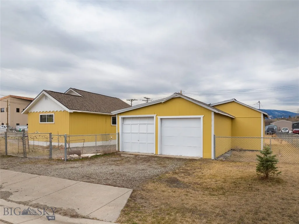 1215 E Gallatin Street, Livingston, Montana 59047, Livingston, Montana 59047, 3 Bedrooms Bedrooms, ,1 BathroomBathrooms,Residential,For Sale,1215 E Gallatin Street, Livingston, Montana 59047,0,408324