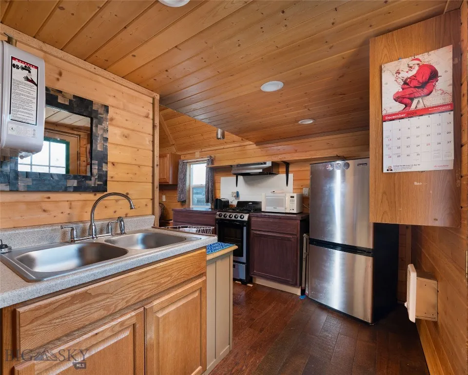 1215 E Gallatin Street, Livingston, Montana 59047, Livingston, Montana 59047, 3 Bedrooms Bedrooms, ,1 BathroomBathrooms,Residential,For Sale,1215 E Gallatin Street, Livingston, Montana 59047,0,408324