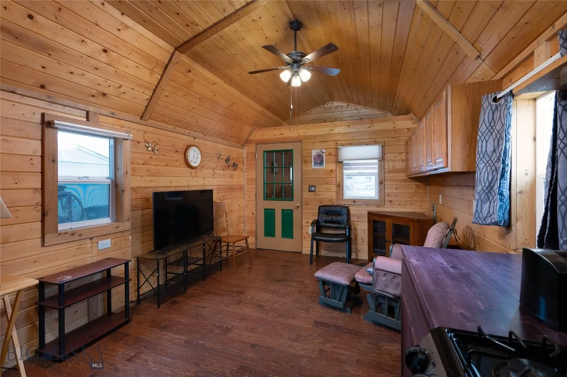 1215 E Gallatin Street, Livingston, Montana 59047, Livingston, Montana 59047, 3 Bedrooms Bedrooms, ,1 BathroomBathrooms,Residential,For Sale,1215 E Gallatin Street, Livingston, Montana 59047,0,408324