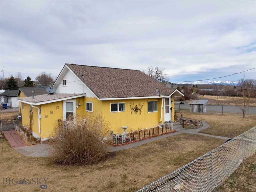 1215 E Gallatin Street, Livingston, Montana 59047, Livingston, Montana 59047, 3 Bedrooms Bedrooms, ,1 BathroomBathrooms,Residential,For Sale,1215 E Gallatin Street, Livingston, Montana 59047,0,408324