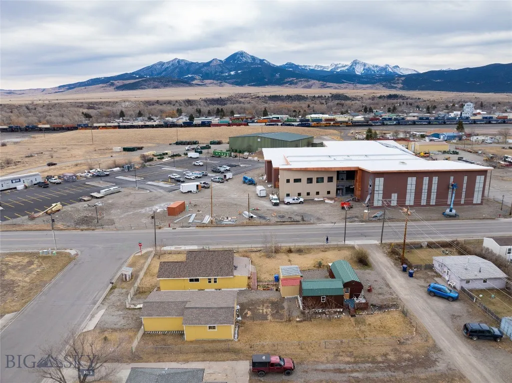 1215 E Gallatin Street, Livingston, Montana 59047, Livingston, Montana 59047, 3 Bedrooms Bedrooms, ,1 BathroomBathrooms,Residential,For Sale,1215 E Gallatin Street, Livingston, Montana 59047,0,408324