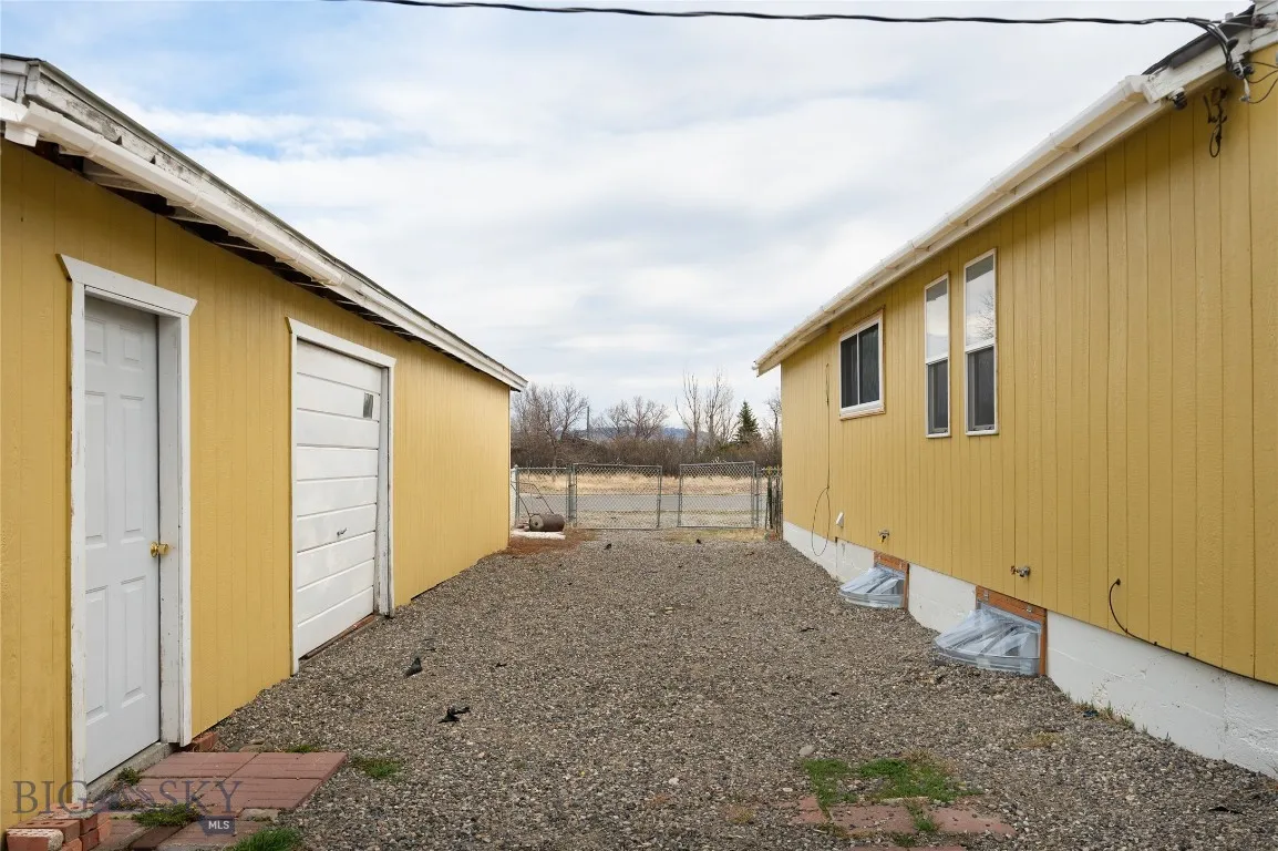 1215 E Gallatin Street, Livingston, Montana 59047, Livingston, Montana 59047, 3 Bedrooms Bedrooms, ,1 BathroomBathrooms,Residential,For Sale,1215 E Gallatin Street, Livingston, Montana 59047,0,408324