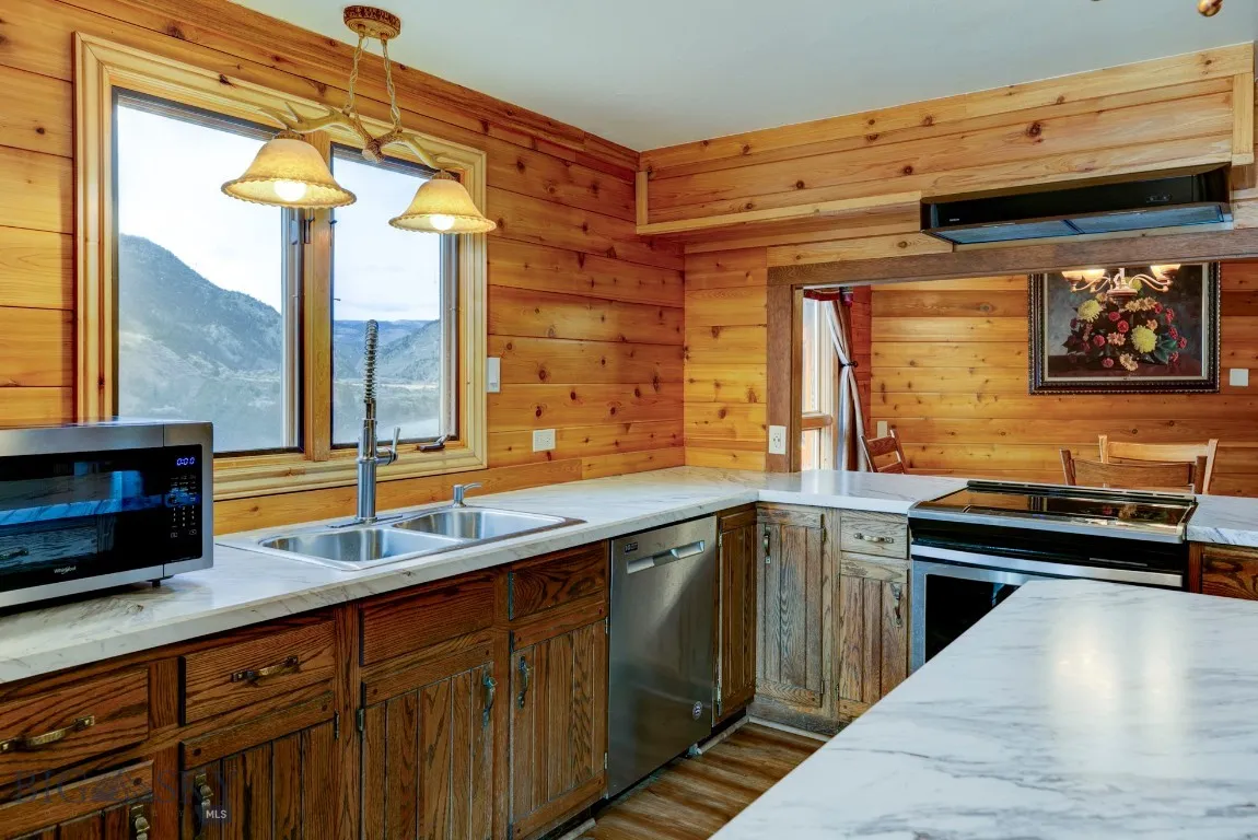 1099 Us Highway 89 S, Gardiner, Montana 59030, Gardiner, Montana 59030, ,Residential Income,For Sale,1099 Us Highway 89 S, Gardiner, Montana 59030,0,408944