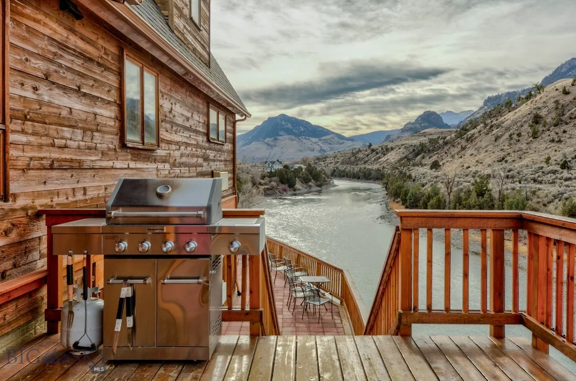 1099 Us Highway 89 S, Gardiner, Montana 59030, Gardiner, Montana 59030, ,Residential Income,For Sale,1099 Us Highway 89 S, Gardiner, Montana 59030,0,408944